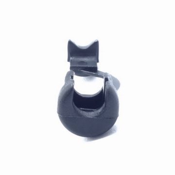 Strain relief grommet with twist protection for round cables