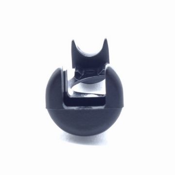 Strain relief grommet with twist protection for round cables