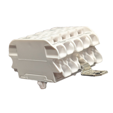5-pole Luminaire Connector with “double decker” grounding bracket
